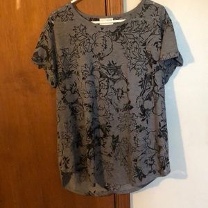Gray short-sleeved top